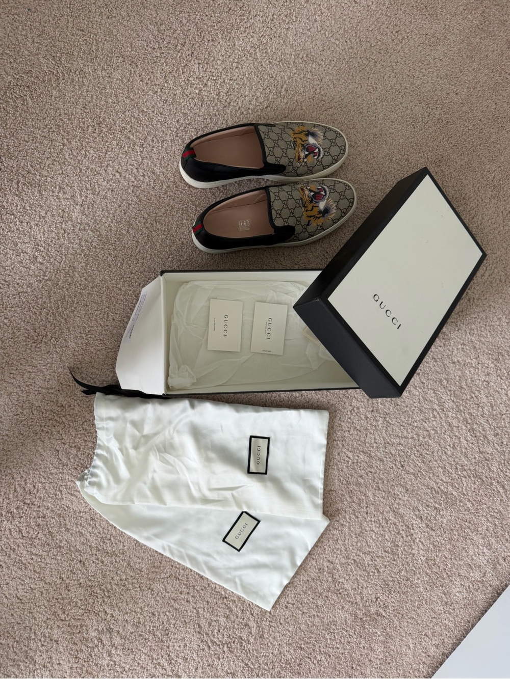 Men's GUCCI GG Supreme Tiger Slip On Sneakers - Picture 7 of 7